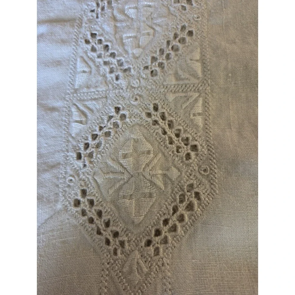 Vtg Cut Work Pull Work Finely Embroidered Linen Tablecloth Apprx 108 x 55